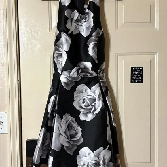 Black and Gray Floral Dress - Picture 8 of 9